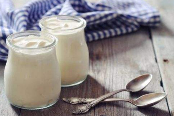 常温酸奶和低温酸奶哪个好(常温酸奶哪个牌子好)