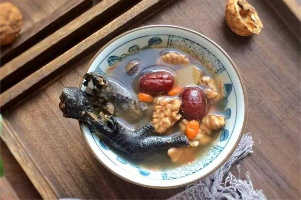 孕妇吃乌鸡要注意什么(孕妇吃乌鸡好吗)