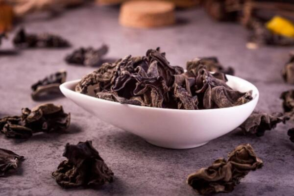 木耳没熟会中毒吗(木耳没熟会中毒吗)