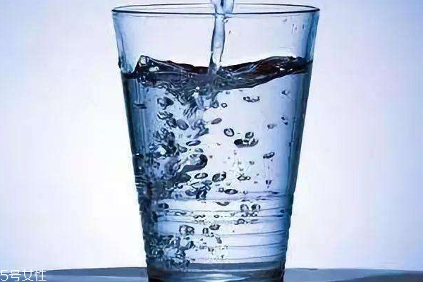 农夫山泉是矿物质水吗(农夫山泉是矿物质水吗?)