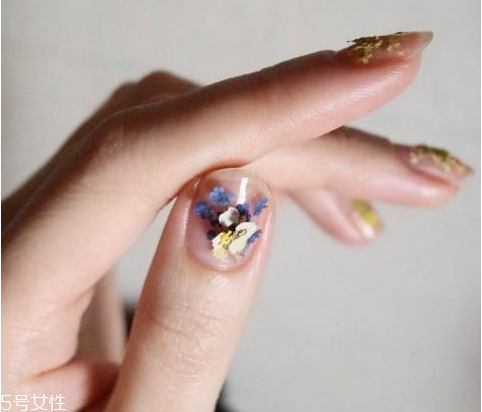 小清新干花美甲(干花美甲图片)