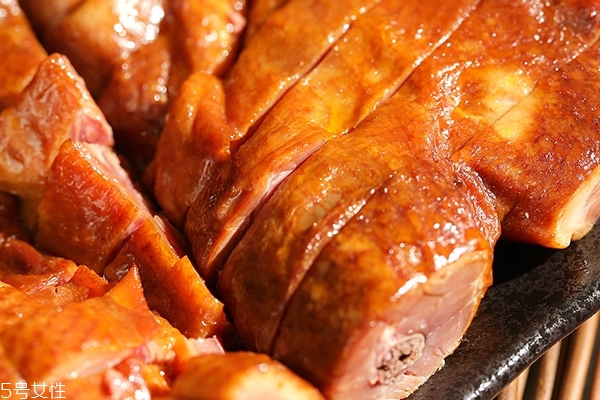 功能饮料和运动饮料的区别(功能饮料和运动饮料的区别)