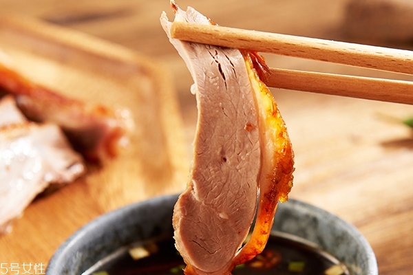 烤鸭有几种那个好吃(什么样的烤鸭好吃)