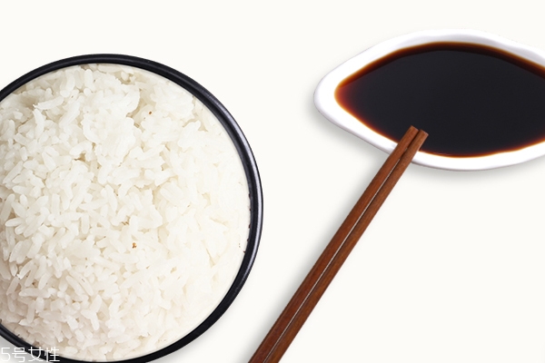 生抽和老抽的区别(生抽和老抽的区别和用法)