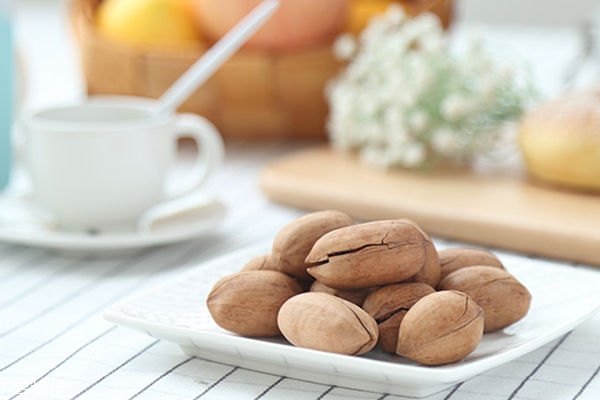 文玩核桃怎么挑选大小(文玩核桃怎么挑选多大尺寸为好)