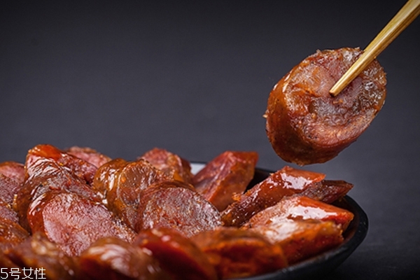 四川麻辣香肠的做法(四川麻辣香肠的做法和配料)