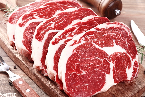 菲力牛排和西冷牛排的哪个更好吃(菲力牛排还是西冷牛排好吃)