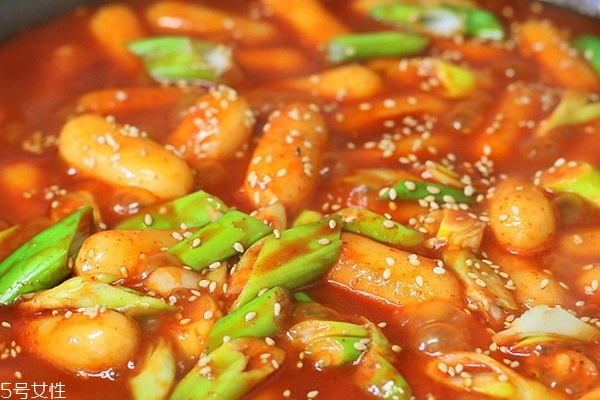 半甜型黄酒和半干型黄酒哪个好(半甜型黄酒好还是半干型黄酒好)