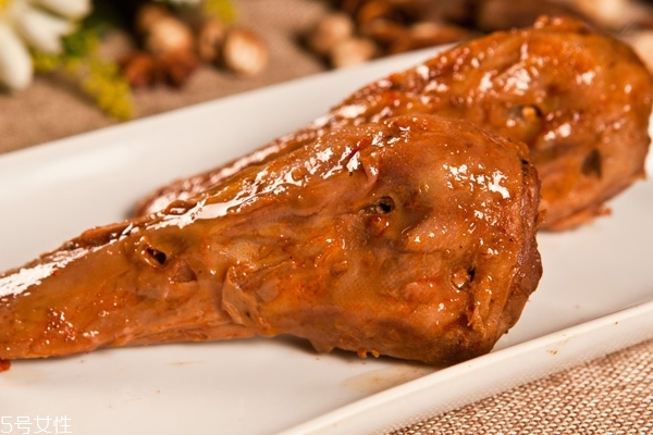 蜂蜜微苦怎么回事(蜂蜜微苦是什么原因)