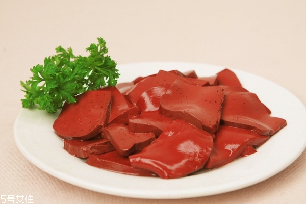 一般人群均可食用猪血(猪血什么人群不宜吃)