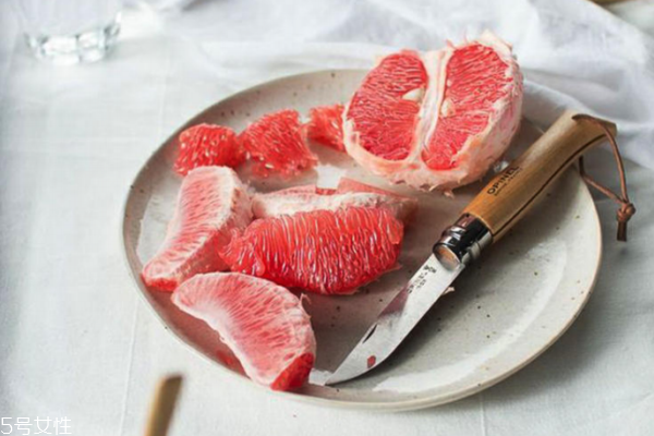 柚子正常气味是什么样(正常的柚子是什么味道)