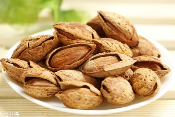 巴旦木会发胖吗(每天吃巴旦木会胖吗)