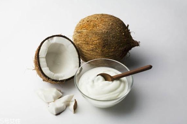 椰子油可以直接涂脸吗(椰子油护肤的使用方法)