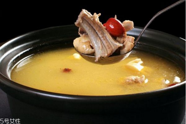 孕妇适当吃蛇肉有一定好处(怀孕吃蛇肉有什么好处)