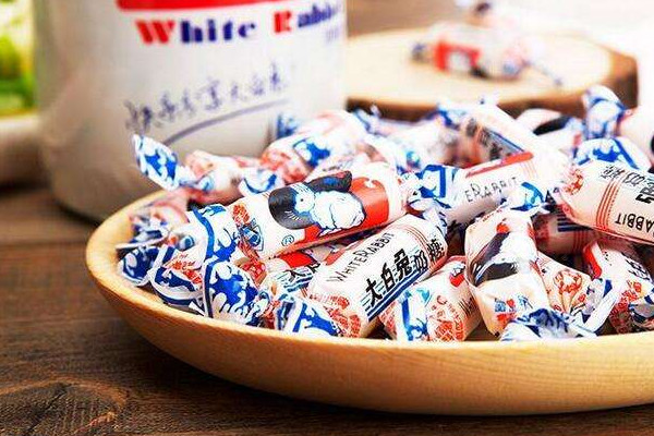 大白兔奶糖是哪里产的(大白兔奶糖多少钱一包114克) 大白兔奶糖是哪里产的(大白兔奶糖多少钱一包114克)