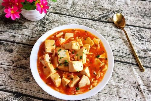 西红柿炖豆腐的营养价值(西红柿炖豆腐的营养价值)