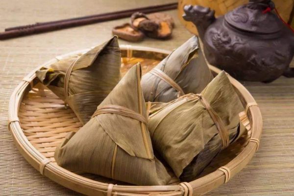 一天最多吃多少粽子(粽子一天吃几个合适)