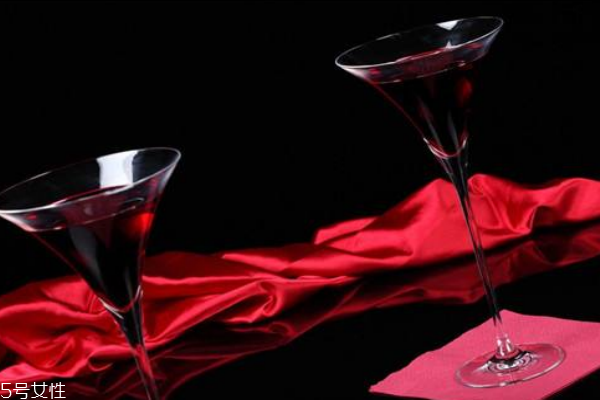 红酒的正确喝法(红酒的正确喝法程序) 红酒的正确喝法(红酒的正确喝法程序)