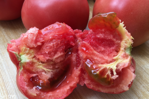 番茄不能和这些一起吃(什么不能和番茄一起吃)