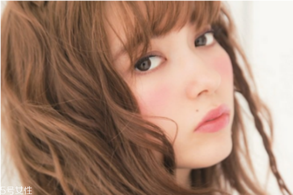 腮红和散粉哪个先用(散粉和腮红哪个先用) 腮红和散粉哪个先用(散粉和腮红哪个先用)