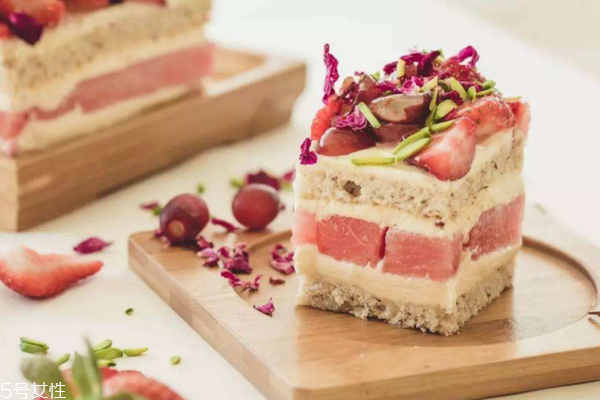 蓝莓芝士蛋糕的做法(蓝莓芝士蛋糕的做法)