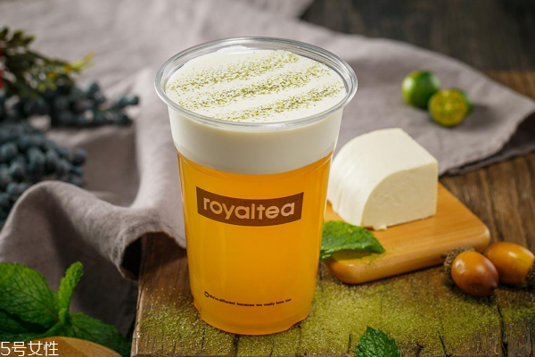 奶茶奶霜和奶盖原料上的区别(奶茶的奶霜和奶盖是什么)