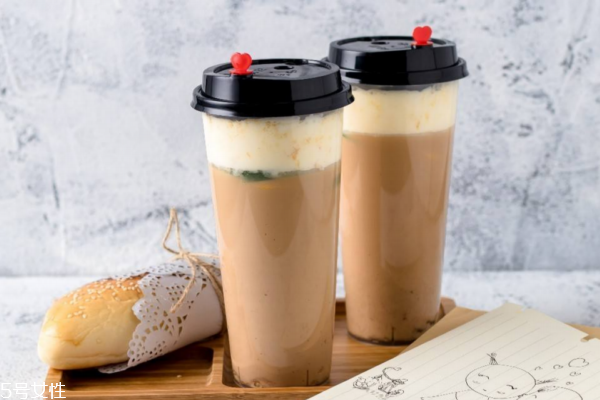 奶茶奶霜和奶盖口感上的区别(奶茶的奶霜和奶盖是什么)