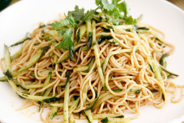 花椒油凉面怎么做不油腻(花椒油凉面的花椒油怎么做)