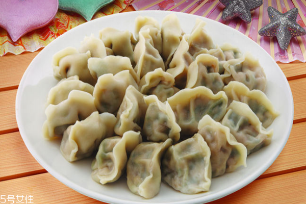 隔夜的韭菜馅饺子能吃吗(隔夜的韭菜馅饺子能吃吗)