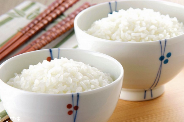 米饭是用冷水煮还是用热水煮好(米饭用热水煮还是冷水煮好吃) 米饭是用冷水煮还是用热水煮好(米饭用热水煮还是冷水煮好吃)