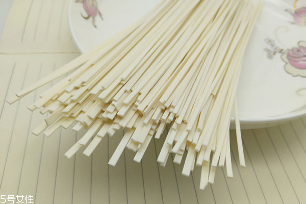 挂面放冰箱是冷冻还是冷藏(挂面用放在冰箱冷藏吗)