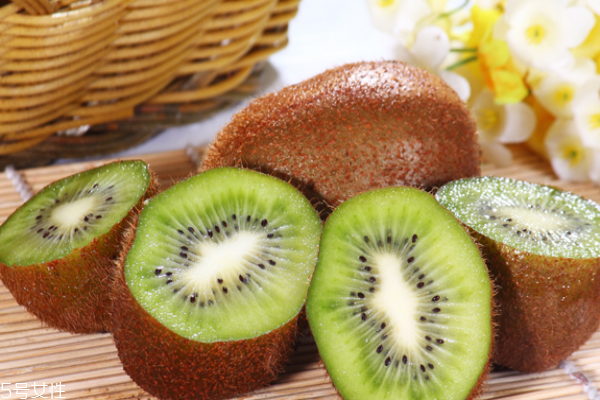 吃猕猴桃过敏怎么办(猕猴桃过敏怎么办)