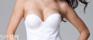 女性如何挑选合适的内衣(女性该怎么挑选内衣)