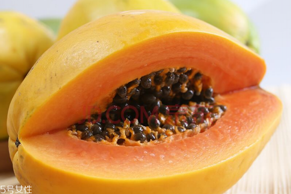 冬季如何避免脸干(冬天用什么防止脸干)