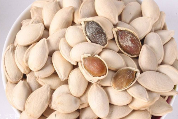 南瓜子的营养价值(南瓜子的营养价值和功效)