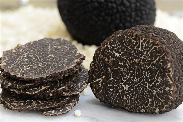 黑松露的功效和作用(黑松露的功效和作用多少钱一盒啊?)