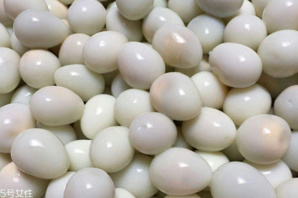 鹌鹑蛋和鸡蛋的差别(鹌鹑蛋和鸡蛋的差别)