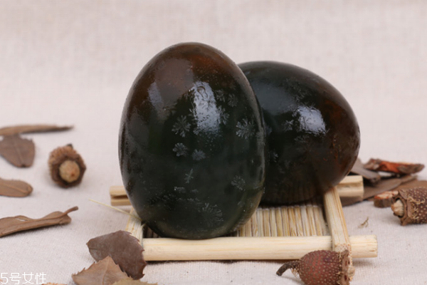 黄皮蛋好还是黑皮蛋好(黑皮蛋和黄皮蛋哪个更好)