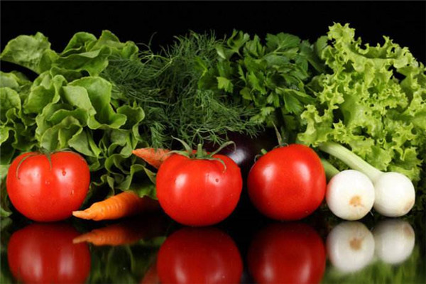 蔬菜汤当晚餐热量低富营养(蔬菜汤热量高吗)