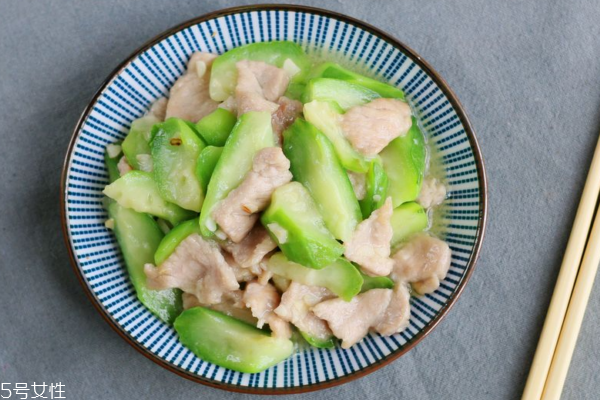 丝瓜不能和什么同吃(丝瓜不能和什么同吃?)