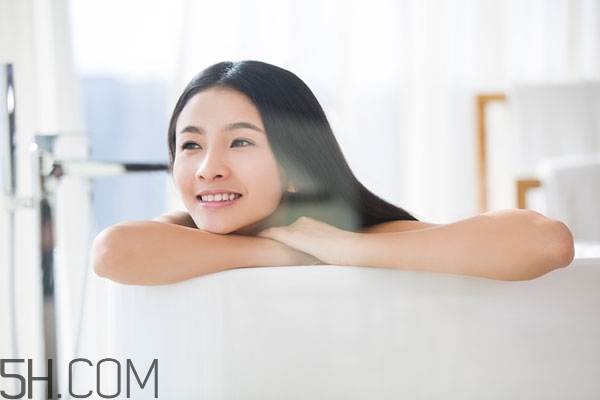 冬天用热水器洗澡的注意事项(冬季使用热水器应该注意什么?)