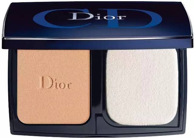 粉饼的粉扑需要打湿吗(定妆粉饼的粉扑需要打湿吗)