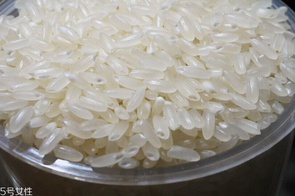 大米这样存储才不会发霉(大米怎么存放不会发霉)