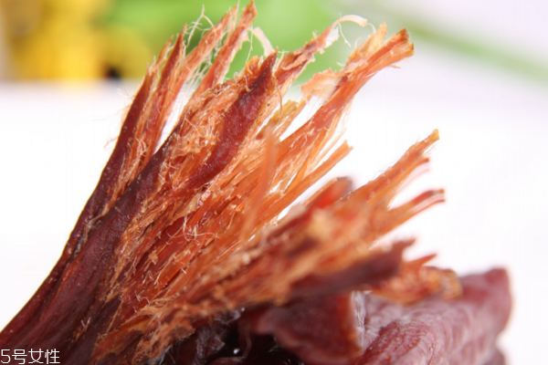 牛肉干的热量高吗(牛肉干发胖不)