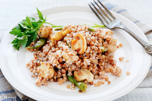 燕麦和什么搭配好(燕麦和什么搭配好吃)