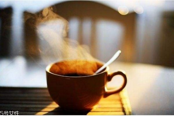 孕妇可以偶尔喝咖啡吗(孕妇是否可以喝咖啡)