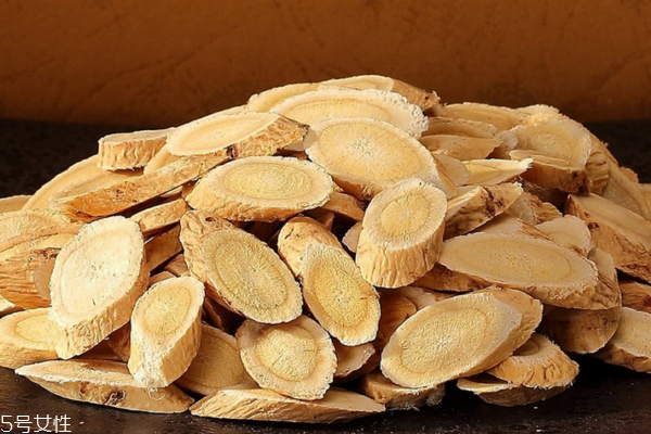 生黄芪和炙黄芪的区别(生黄芪和炙黄芪的区别功效和作用) 生黄芪和炙黄芪的区别(生黄芪和炙黄芪的区别功效和作用)