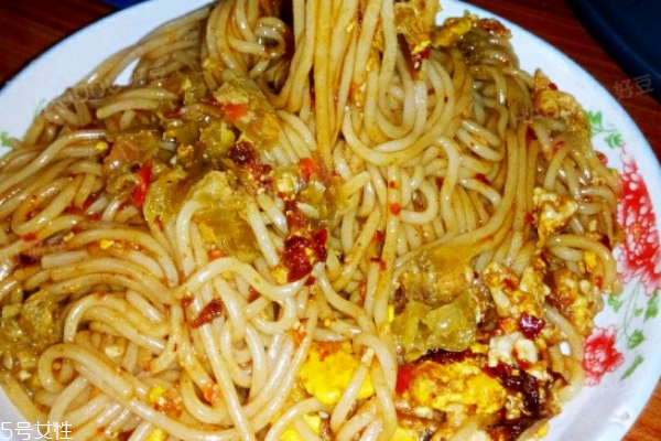 炒土豆粉的营养价值(土豆粉和什么炒比较好吃)