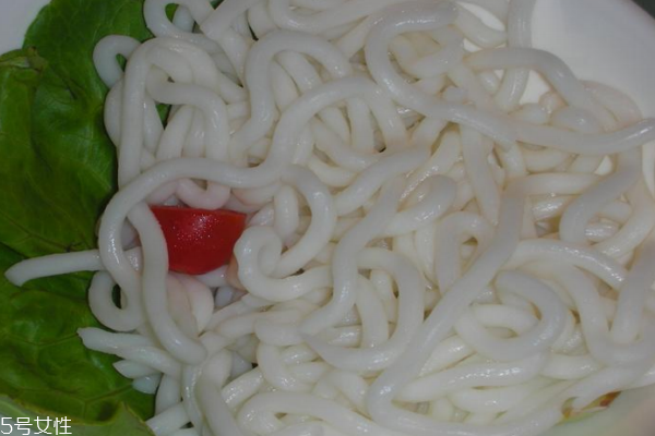 吃乌冬面和米饭哪个容易长胖(乌冬面和米饭哪个发胖)