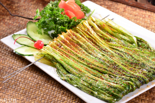 韭菜和苋菜能一起吃吗(韭菜和苋菜能一起吃吗)